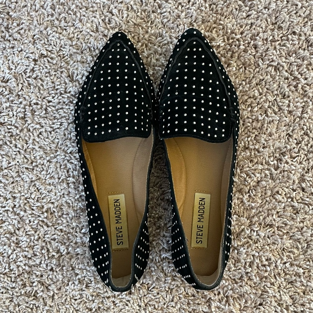 Steve Madden Feather Loafer Flat Size 5 Black Studded